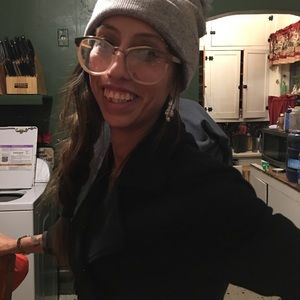 Meet your Posher, Leeanedra